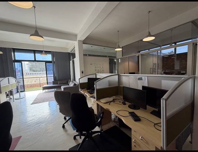 186M² BUILDING TO LET IN WOODSTOCK